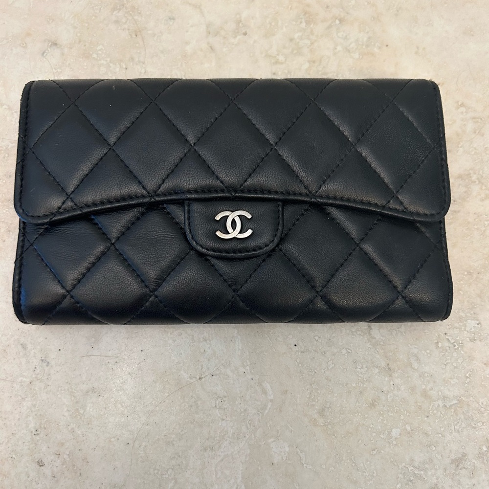 Authentic Chanel leather wallet. Mint  condition. Carried 2x.  7 in L  4 in H